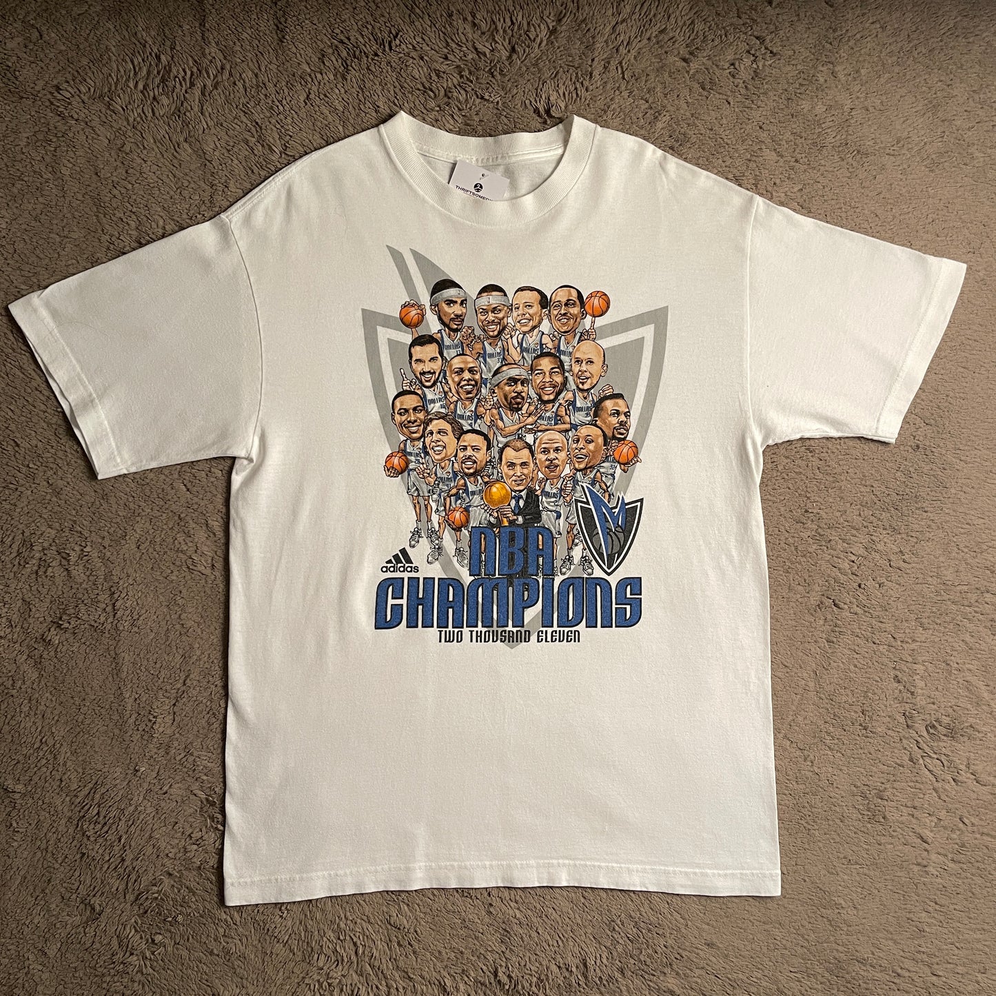 2011 NBA Champions: Dallas Mavericks Caricature Tee (L)