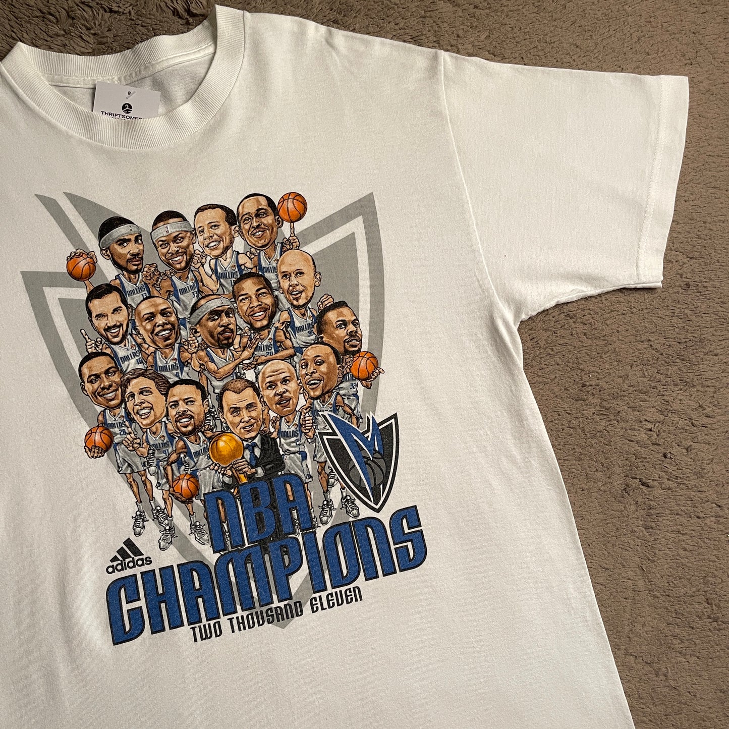 2011 NBA Champions: Dallas Mavericks Caricature Tee (L)