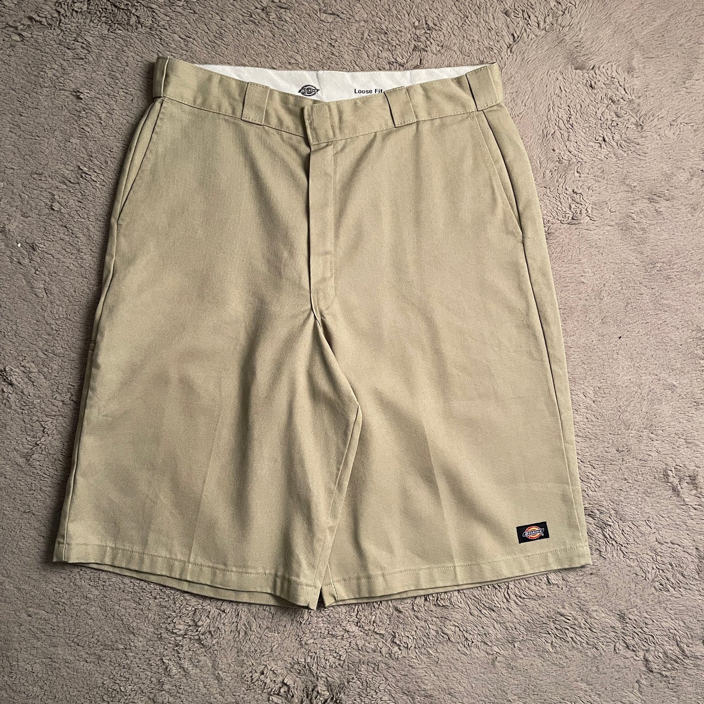 Dickies Loose Fit Khaki Shorts (W32)
