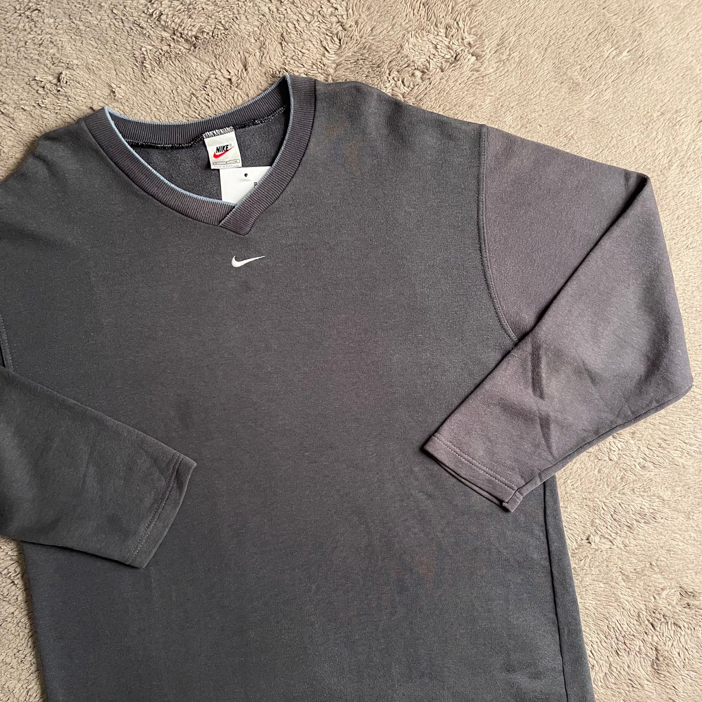 Nike Bicolor Mid Swoosh V-neck Crewneck (L)
