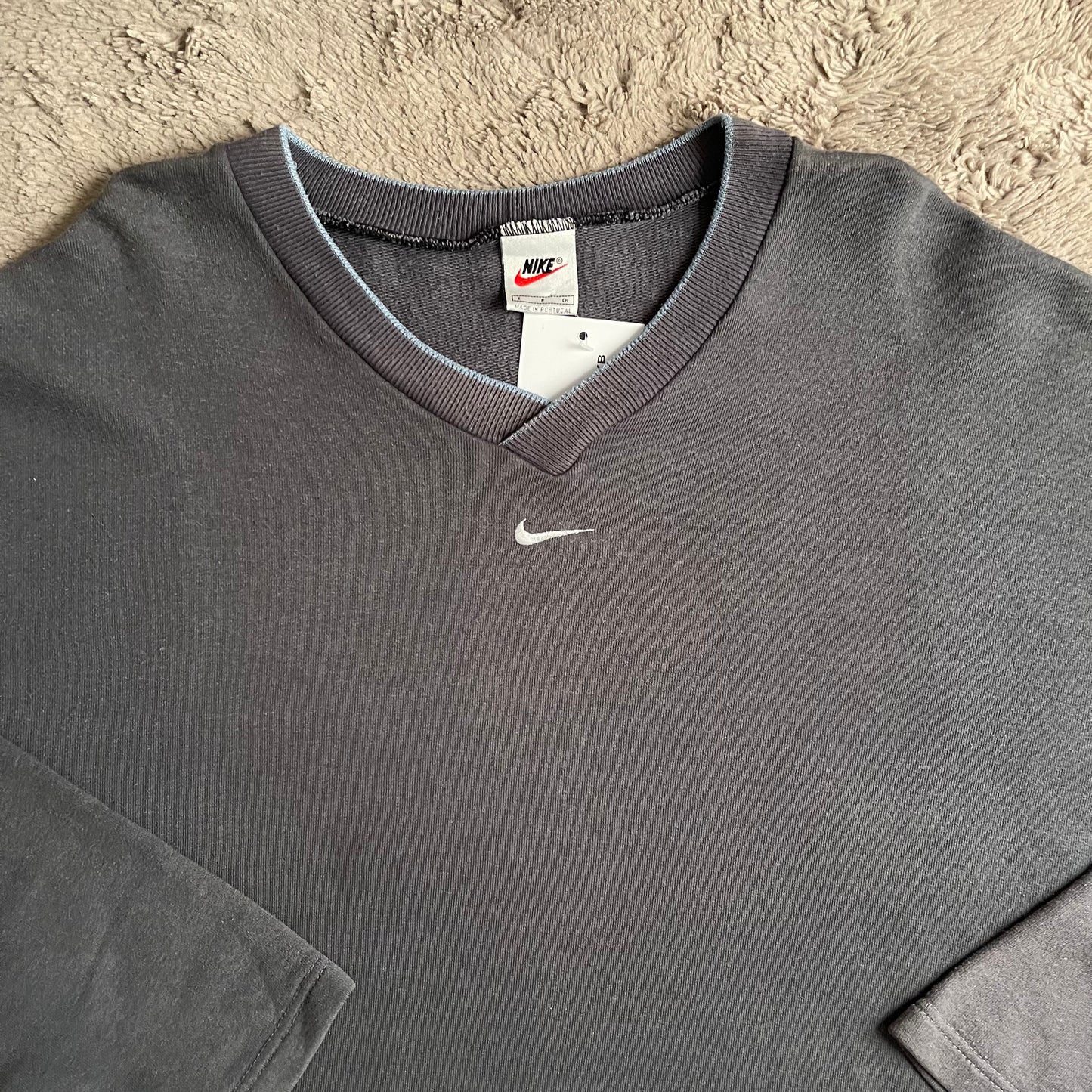 Nike Bicolor Mid Swoosh V-neck Crewneck (L)
