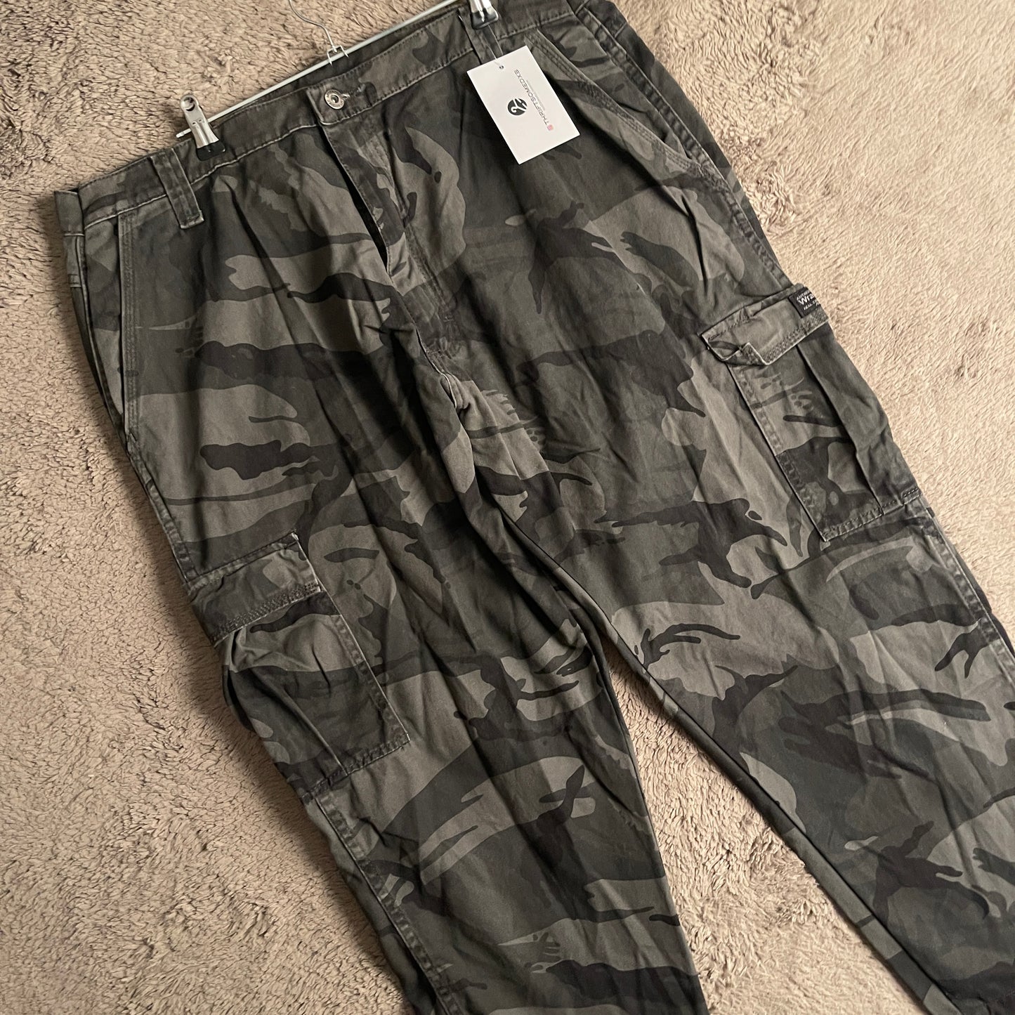 Wrangler Black Camouflage Cargo Pants (W36/L35)