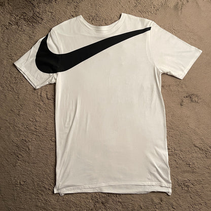 Nike Wide Swoosh Tee (M)