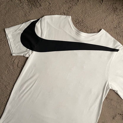 Nike Wide Swoosh Tee (M)