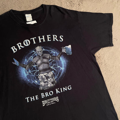 BROTHERS Bar & Grill Graphic Tee (XL)
